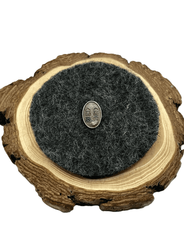 Die Frauenkirche als Anstecker für die Tracht