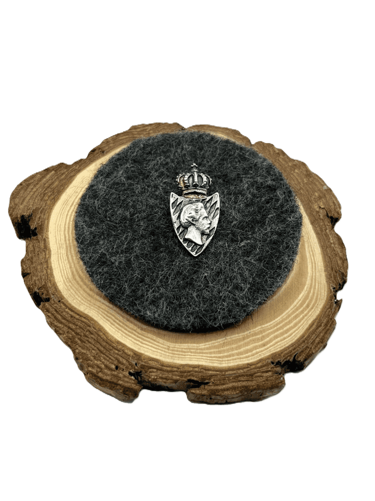 Der Märchenkönig als Anstecker für die Tracht